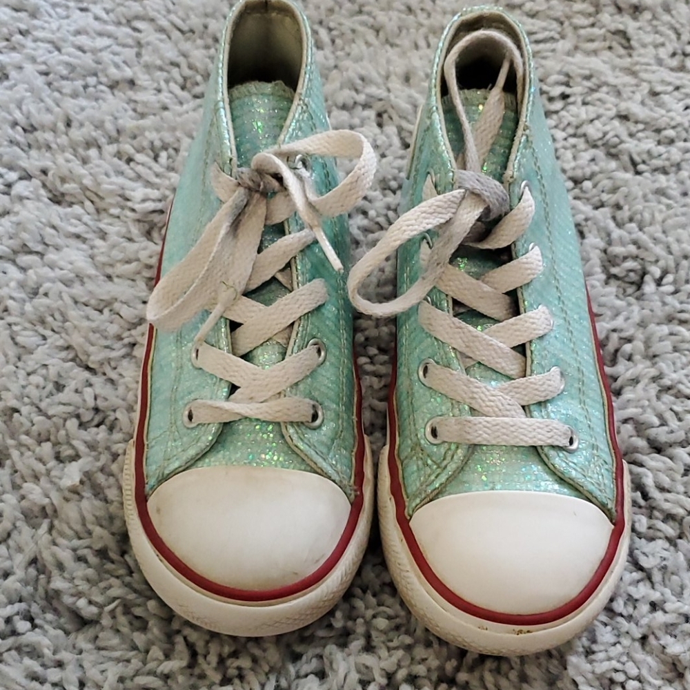 Toddler size 10 Converse